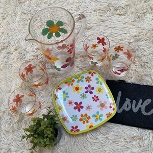 🎉HP🎉 Target Home Plate Cup & Pitcher Set 💗 White Floral